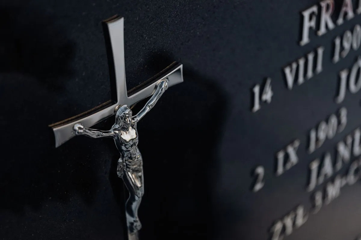graveyard imagery