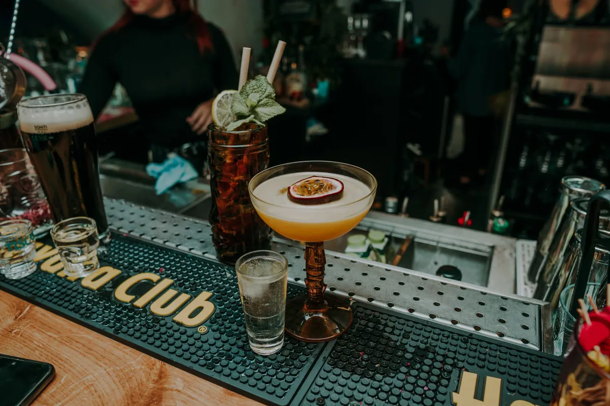 bar scene with cocktails