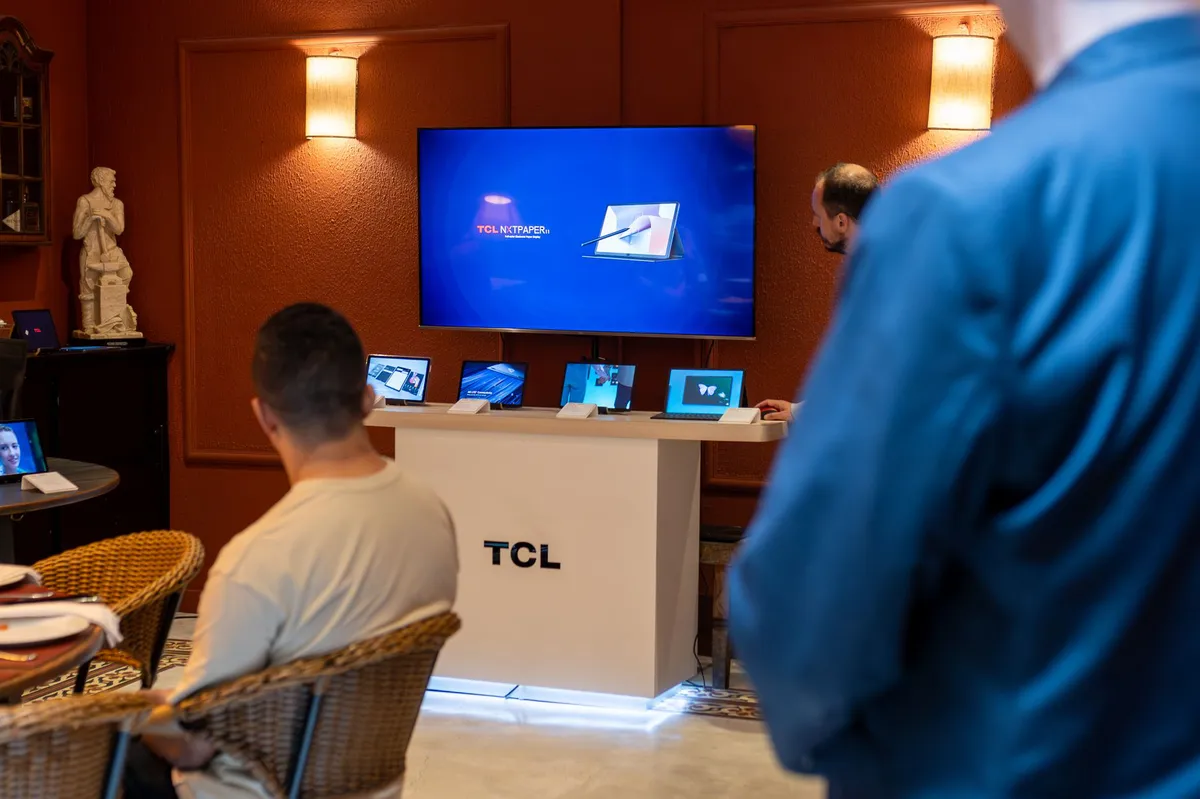 smart glasses technology showcase
