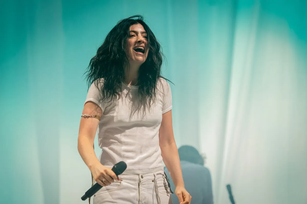 Lorde Critiques AI Glasses: A Look at Privacy, Technology, and Culture Lorde Critiques AI Glasses: A Look at Privacy, Technology, and Culture
