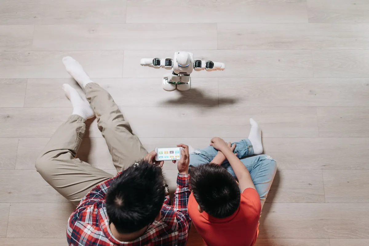 parent and child interacting with AI