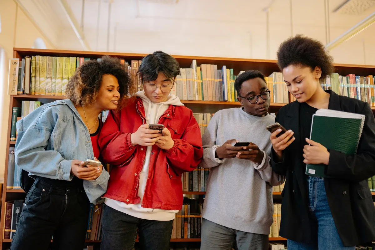 college students using apps