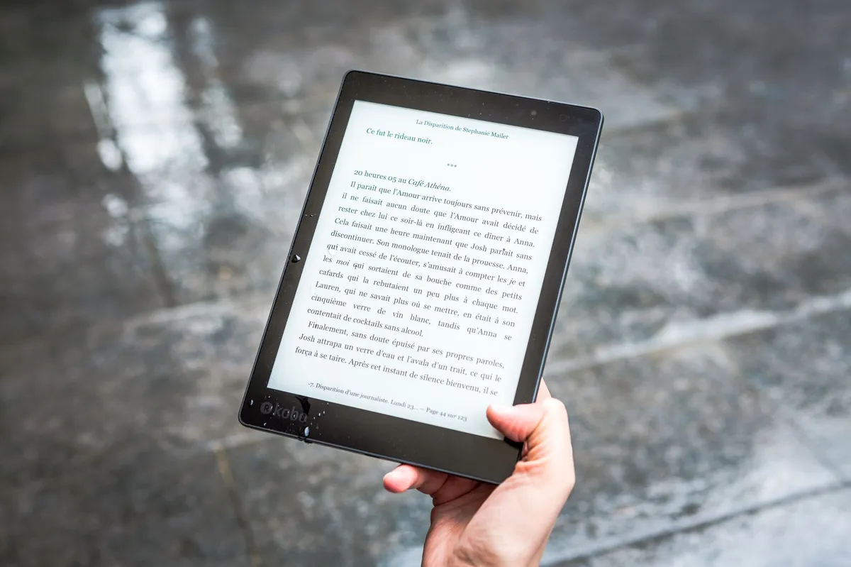 night reading with e-reader