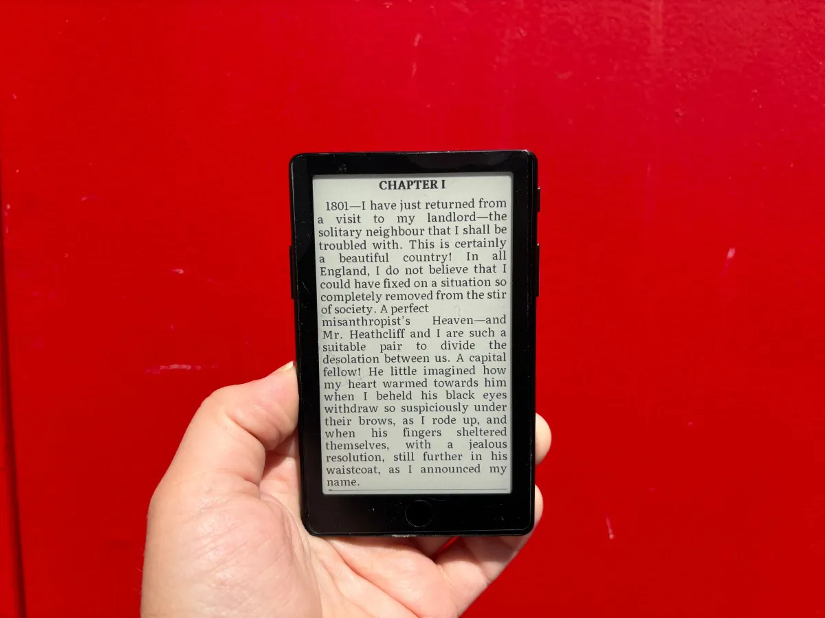 The Xteink X4 Pro: The Pocket-Sized E-Reader Revolutionizing Reading