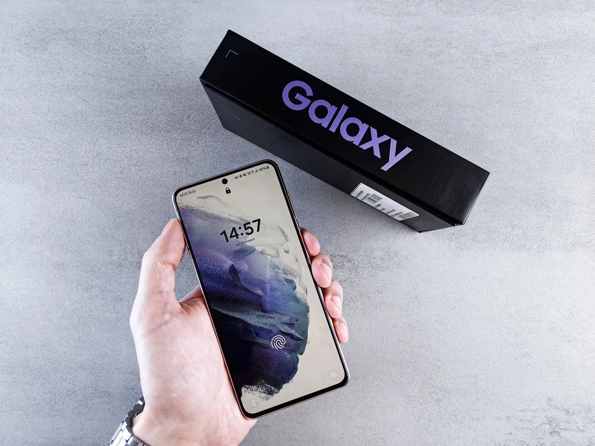 luxury smartphone packaging