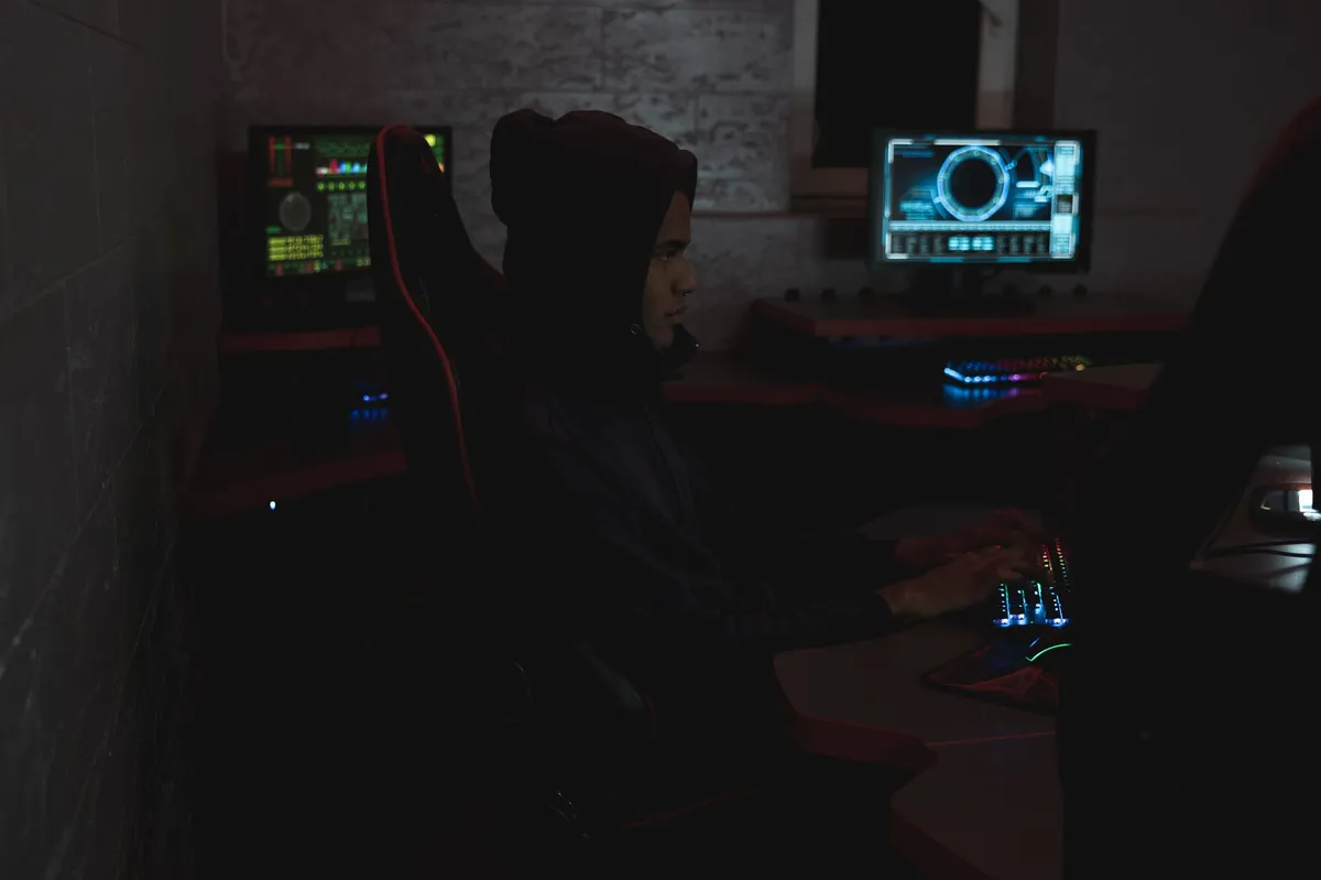 cybersecurity analyst at work
