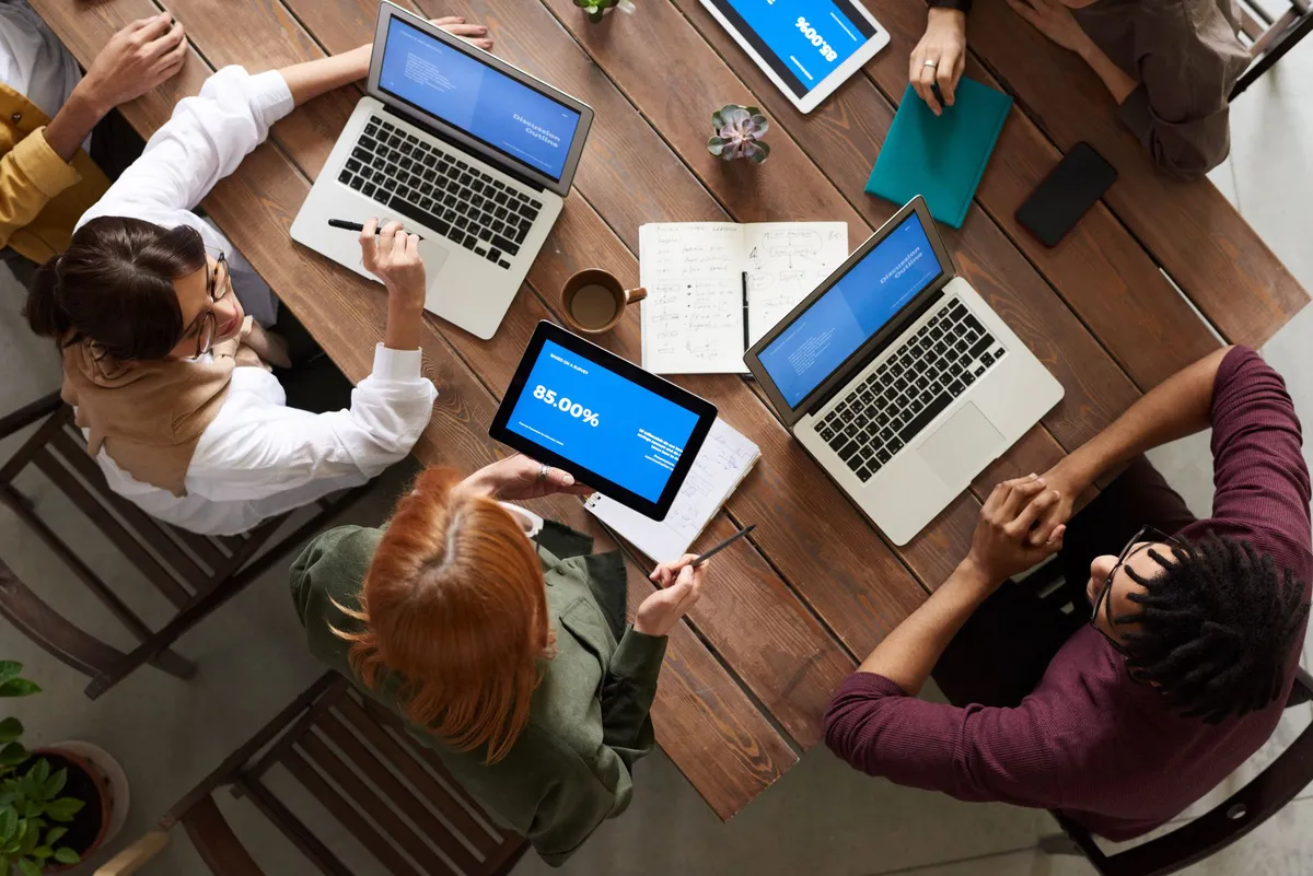 group discussion with AI tools