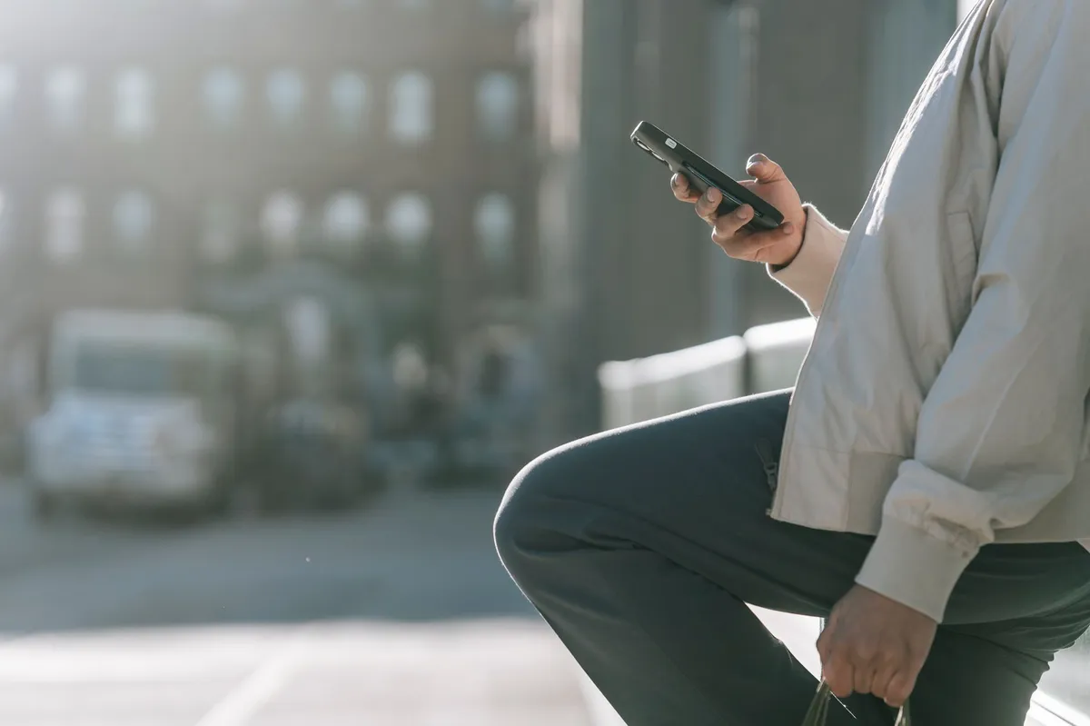 modern smartphone user