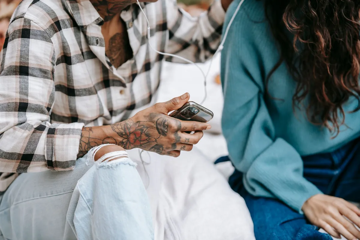 smartphone music sharing
