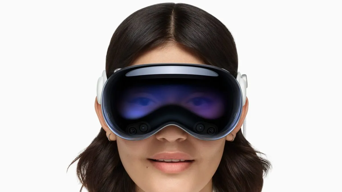 Apple Streamlines Workforce Amid AI Transition, Cuts Jobs in Siri and Vision Pro Teams