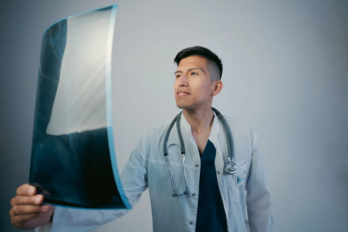 radiologist working with AI