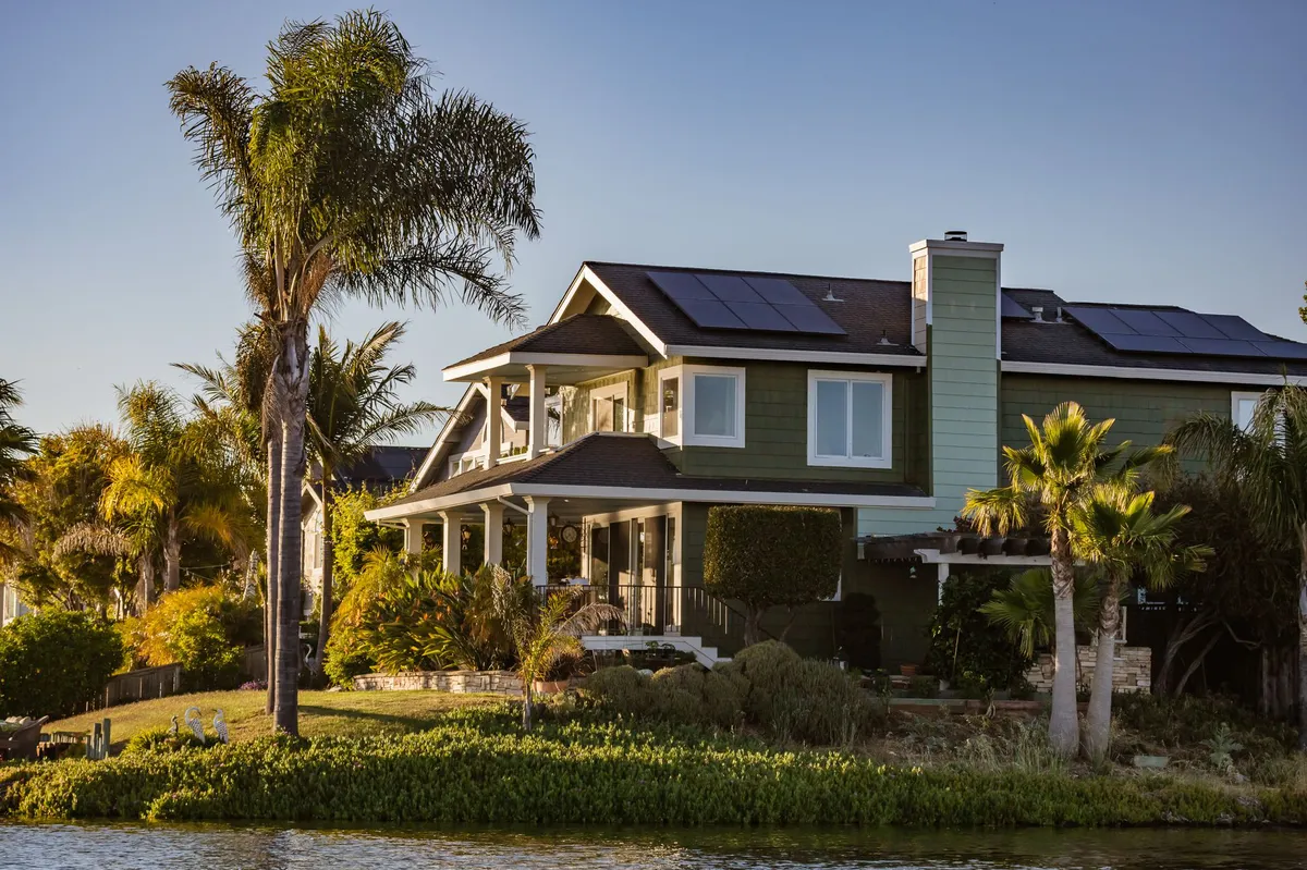 luxury home solar roof